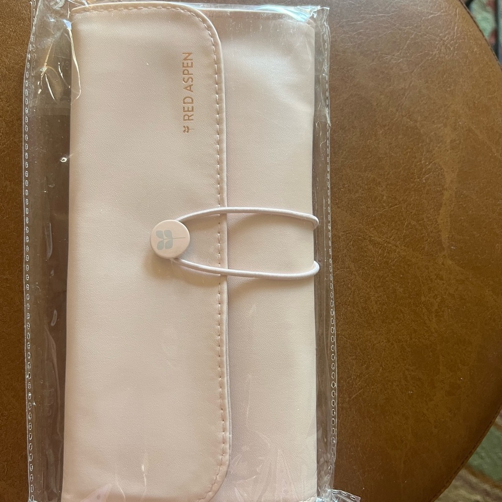 Red Aspen Makeup Brush
Bundle NIB Includes makeup brush roll. - Picture 8 of 8